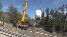 Na pražský Petřín se vrací kabinová lanovka. Instalovaly se dva vozy