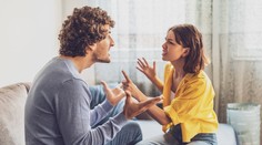 Shorf: Žena ztrácí výčitkami na atraktivitě. Hádka je ve vztahu zdravá, ale musí se umět
