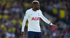 Obránce Tottenhamu unikl smrti. V Brazílii se stal svědkem přestřelky