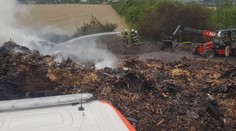 Na Olomoucku hořel rostlinný odpad, zaměstnal sedm jednotek hasičů