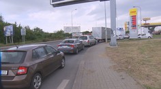 Levnější ropa ceny potravin zatím neovlivní. Farmáři i dopravci potřebují čas