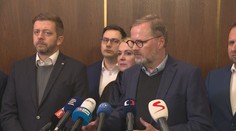 Češi nejvíc důvěřují hasičům. Vláda v průzkumu dopadla katastrofálně