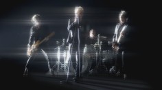 Známá rocková kapela se zbavila bubeníka. Odmítl očkování