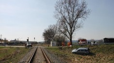 Srážka osobáku a vlaku! V autě seděla matka s dcerou