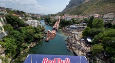 Extrémní skoky na ikonické památce. K vidění byl i nový rekord