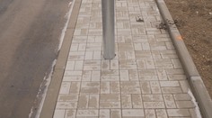 Tři lampy na chodníku. Město Slaný je pro smích kvůli veřejnému osvětlení
