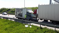 Tragédie na dálnici. Srážku s kamionem nepřežil řidič dodávky
