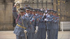 Na Pražském hradě se konal Den ozbrojených sil. Vystoupila i hudba Hradní stráže