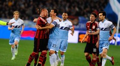 Šílenec! Mexes šel hráčům Lazia po krku