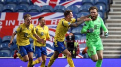 Brankář hrdinou utkání: Zařídil gól, vychytal penalty a vyřadil Rangers