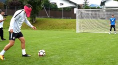 Penalty poslepu? Lafata si zavázal oči a pak se všichni divili!