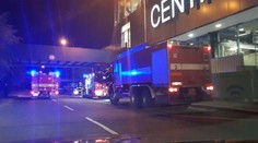 Obchodnímu centru Krakov hořela střecha! Budovu evakuovali
