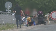Hranice rozdělily spoustu rodin. Navštěvují se přes hraniční závoru