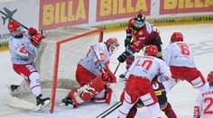 Sparta nachytala Třinec nedbalkách. Nasypala mu pět gólů a srovnala sérii