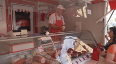 Prošlé uzeniny i porušování hygieny. Inspektoři kontrolují farmářské trhy