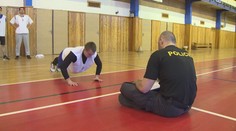 Odpadnou už při klikování. Policejní rekruti mají chabou fyzičku