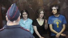 Pussy Riot zůstávají ve vězení, jedné zmírnili trest na podmínku
