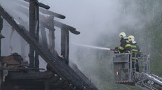 Při požáru loni uhořel maturant a učitelka. Chata vzplála od cigarety