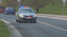 Ve 200 km/h a po třech kolech. Nebezpečnou honičku na D11 ukončil až požár