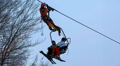 Dramatická akce na Ústecku. Z lanovky hasiči zachraňovali desítky lyžařů