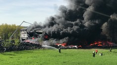 Obří požár u D1: Zásah stále trvá, vyčerpaní hasiči volali posily!