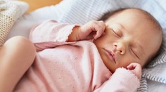 V Polsku se narodila neobvyklá dvojčata! Každé má jinou barvu pleti