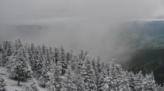 Jeseníky zasypal sníh. Ve zbytku Česka bude pršet a silně foukat, uvádí ČHMÚ