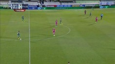 VIDEO: Sprcha během zápasu! Fotbalisty probralo zavlažování