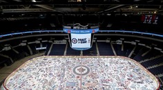 Fixy, barvy, fanoušci! Aréna NHL má po sezoně led plný vzkazů