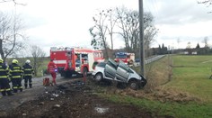 Tragická nehoda na Rychnovsku. Řidič náraz do sloupku nepřežil
