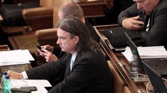 Takhle funguje spravedlnost v Česku: Asistent podle policie uplácel poslance Chaloupku