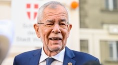 Prezidentské volby v Rakousku: Podle odhadů byl znovuzvolen Van der Bellen