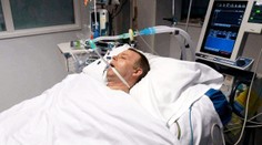 Měsíce si stěžoval na bolest hlavy, dostal ušní kapky. Zemřel v agonii