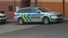 Do obchodu na Karlovarsku se vloupal zloděj. Při akci nečekaně usnul