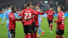 Hložek pomohl gólem k výhře Bayeru. Ten slaví už pátou výhru v řadě a je osmý