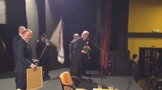 VIDEO: Miloš Zeman dostal dar od ženy, se kterou přišel o panictví!