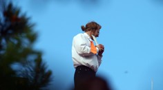 Zoufalý muž se chtěl zabít skokem ze stromu. Reportér TN.cz ho zachránil!