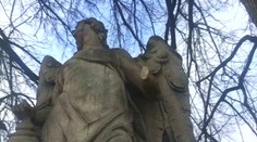 Vandalové poničili vzácné sochy, radnice chce řešit případ s policií