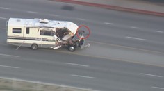 Zběsilá honička v Los Angeles! Opilá žena ujížděla v karavanu