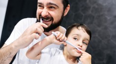 Lékař odhalil nejčastější chyby při čištění zubů. Jednu dělá téměř každý