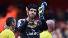 Čech v Arsenalu sbírá ocenění. Má Zlatou rukavici i zákrok sezony!