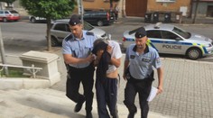 Muž měl ženu s rakovinou pořezat mačetou. Už je ve vazbě