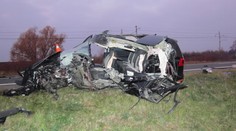 Řidič volkswagenu vjel pod kola kamionu. Na místě zemřel