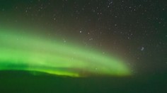 Ohromující záběry polární záře. Pilot ji zachytil na kameru přímo z kokpitu letadla