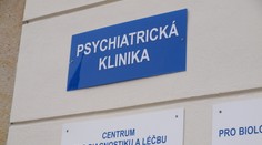 Tisíce pacientů z psychiatrických léčeben se možná budou léčit doma