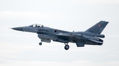 Polská stíhačka skončila v plamenech. Pilot havárii nepřežil