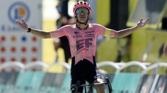 Ekvádorec Carapaz poprvé vyhrál etapu na Tour, Hirt pomohl parťákovi