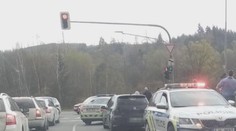 Frajírek v rezavém golfu vytáhl zbraň, autobusák ho přede všemi ztrapnil