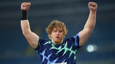 Neskutečný výkon! Americký koulař překonal letitý světový rekord