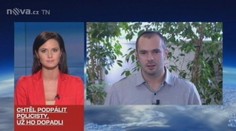 Amnestovaný chtěl podpálit auta policie, prozradil ho pach benzínu